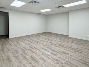 7138 S Highland Dr, Salt Lake City, UT for lease Interior Photo- Image 2 of 2