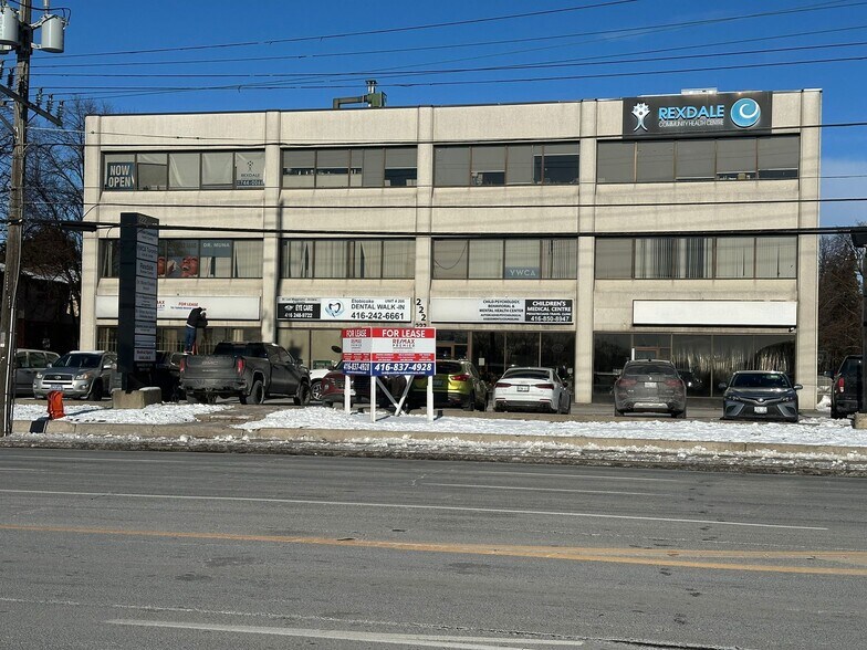 222 Dixon Rd, Toronto, ON à louer - Photo principale - Image 1 de 3