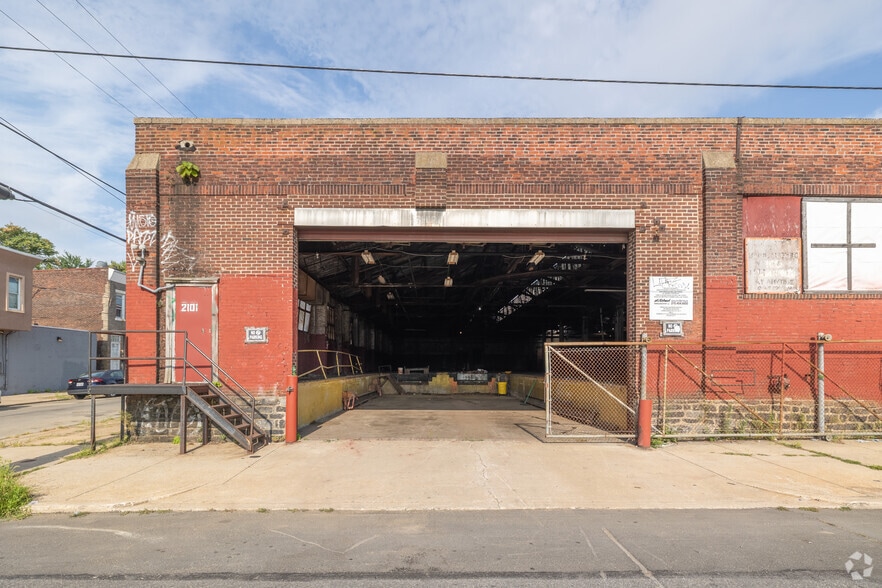 2101 W Clearfield St, Philadelphia, PA for lease - Building Photo - Image 1 of 4