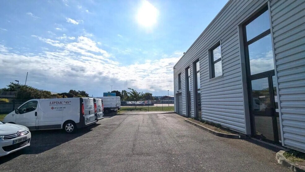 Bureau dans Portet-sur-Garonne à louer - Photo du bâtiment - Image 3 de 7