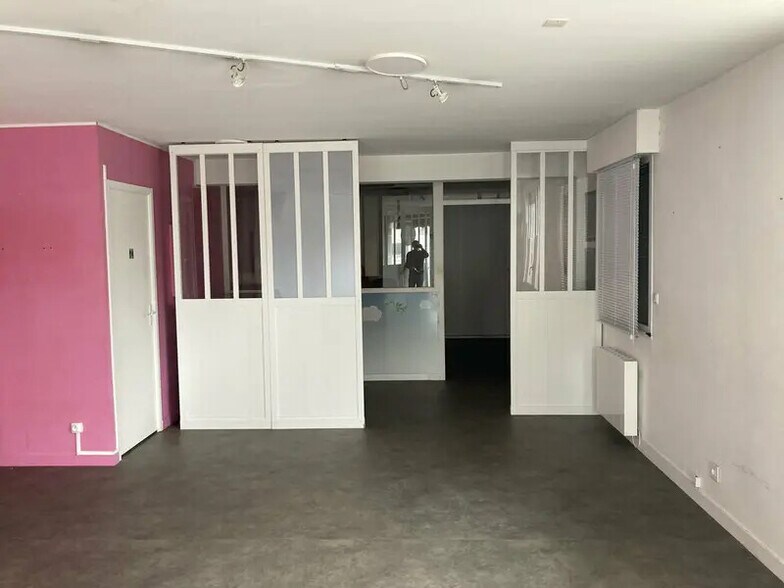 Retail in Quimper for lease - Interior Photo - Image 3 of 3