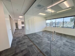 5500 Ming Ave, Bakersfield, CA for lease Interior Photo- Image 1 of 7