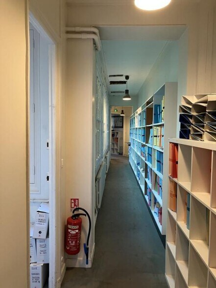 4 Rue De Marignan, Paris for lease - Interior Photo - Image 3 of 4