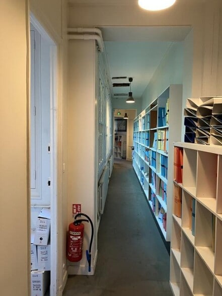 4 Rue De Marignan, Paris à louer - Photo intérieure - Image 3 de 4