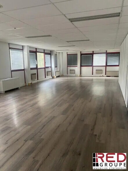 Office in Meyreuil for lease - Building Photo - Image 3 of 5