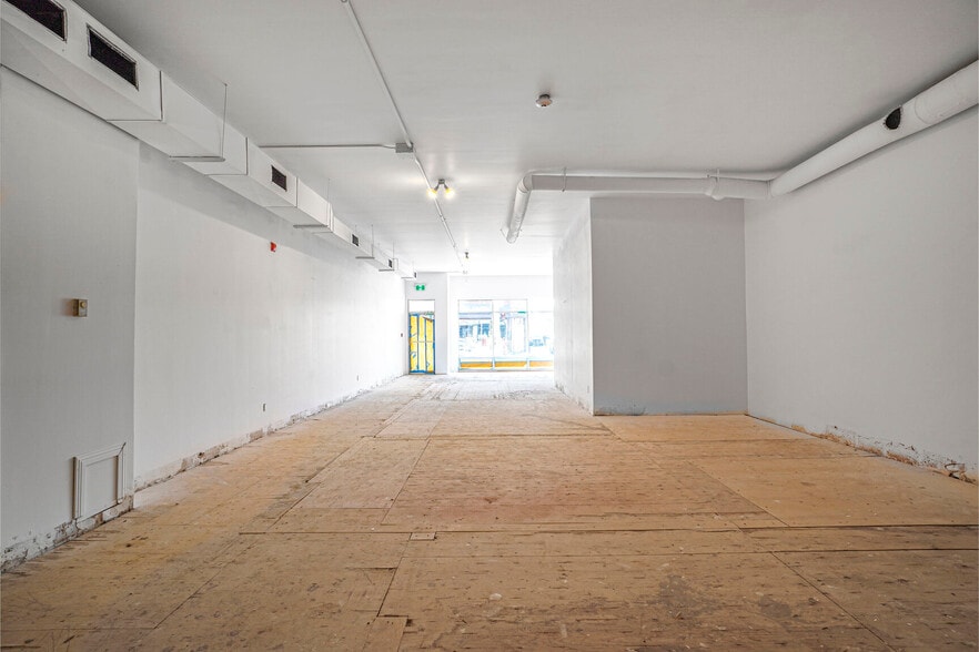 6529 Boul Saint Laurent, Montréal, QC à louer - Photo du bâtiment - Image 3 de 7