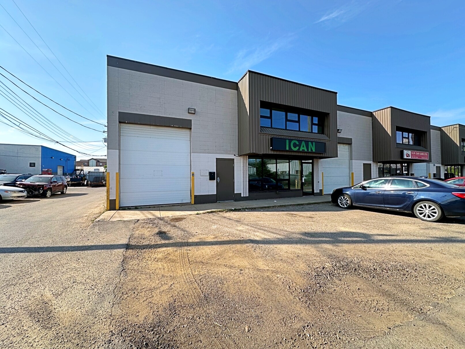 8109 Fraser Av, Fort McMurray, AB à louer Photo du bâtiment- Image 1 de 28