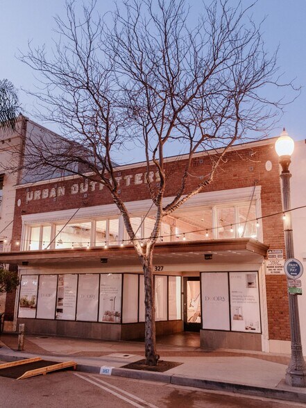 327 E Main St, Ventura, CA à louer - Photo du bâtiment - Image 2 de 10