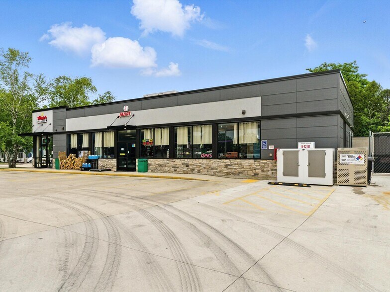 1441 N 26th St, Sheboygan, WI à vendre - Photo du bâtiment - Image 2 de 11