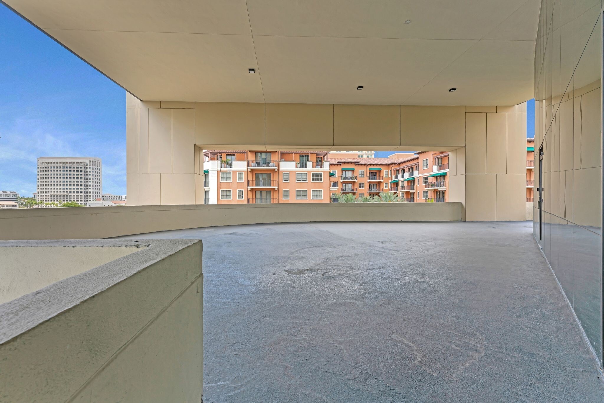75 Valencia Ave, Coral Gables, FL for lease Interior Photo- Image 1 of 12