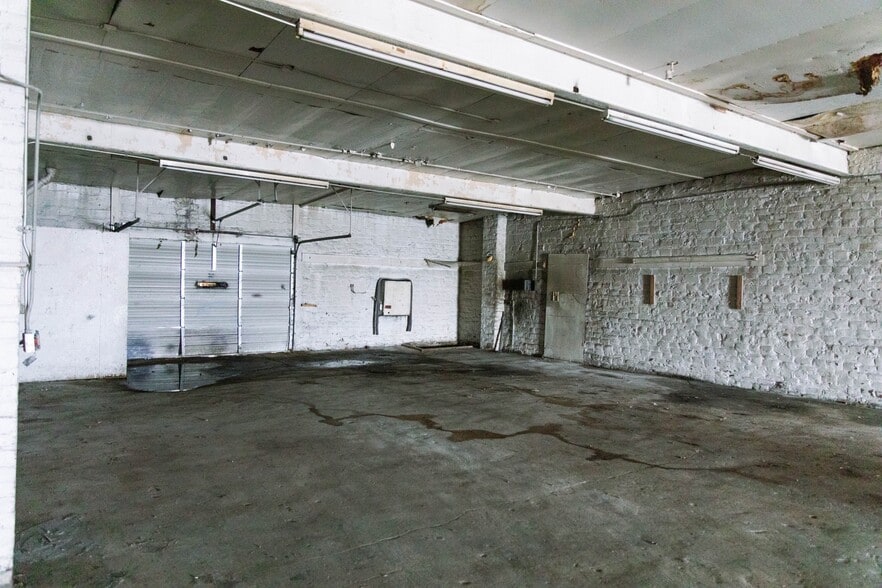 6135-6139 Military Ave, Omaha, NE for lease - Interior Photo - Image 3 of 5