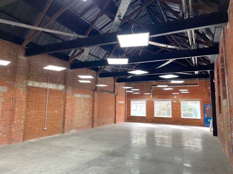 King St, Wilton à louer - Photo du bâtiment - Image 3 de 17