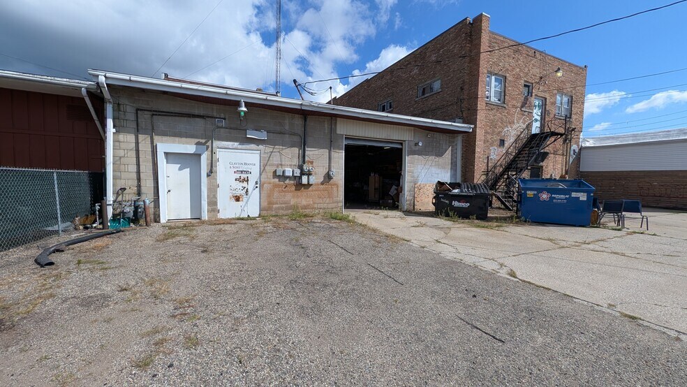 2406 Mishawaka Ave, South Bend, IN à louer - Photo du bâtiment - Image 3 de 8
