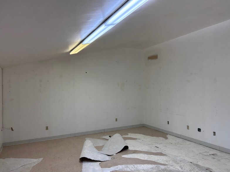 633 N Morton St, Bloomington, IN for lease - Building Photo - Image 3 of 19