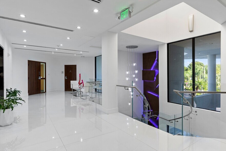 1100 Northpoint Pky, West Palm Beach, FL for lease - Interior Photo - Image 3 of 8