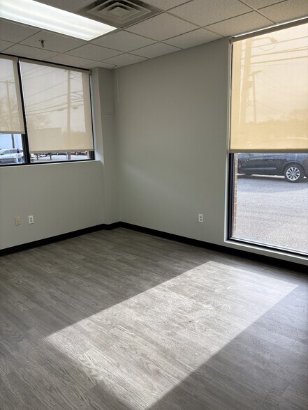 170-176 Central Ave, Farmingdale, NY à louer - Photo intérieure - Image 3 de 7