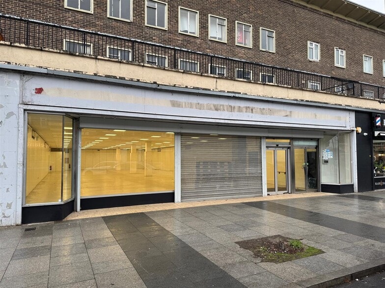 33-37 The Broadway, Loughton à louer - Photo du bâtiment - Image 1 de 31