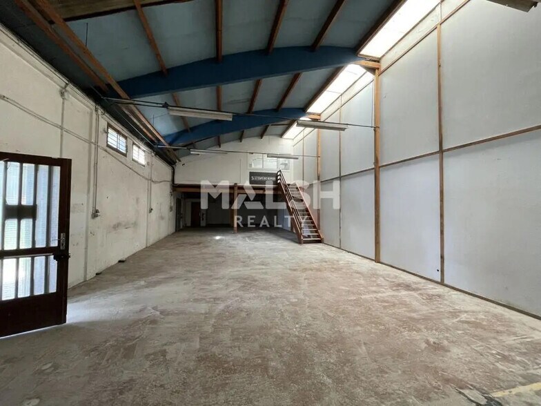 Flex dans Décines-Charpieu à louer - Photo du bâtiment - Image 3 de 22