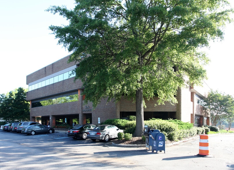 875 Walnut St, Cary, NC for lease - Primary Photo - Image 1 of 4