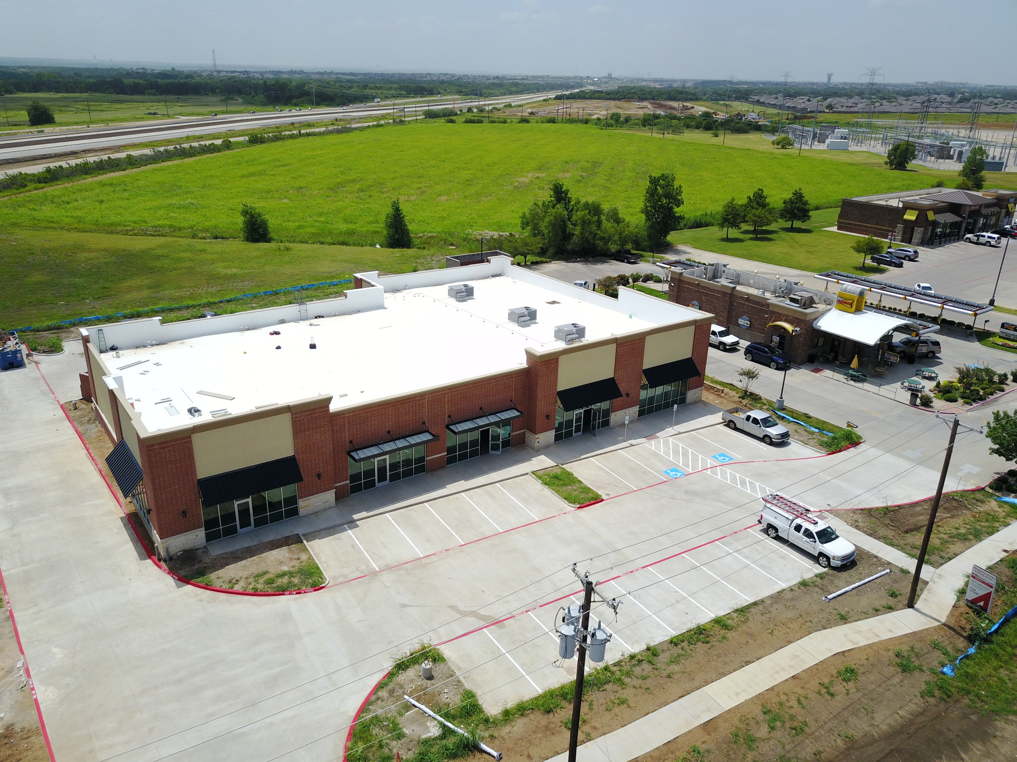 1450 Debbie Ln, Arlington, TX for lease Primary Photo- Image 1 of 4