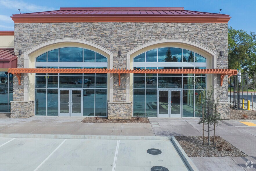 611 Leisure Town Rd, Vacaville, CA à louer - Photo du bâtiment - Image 2 de 12