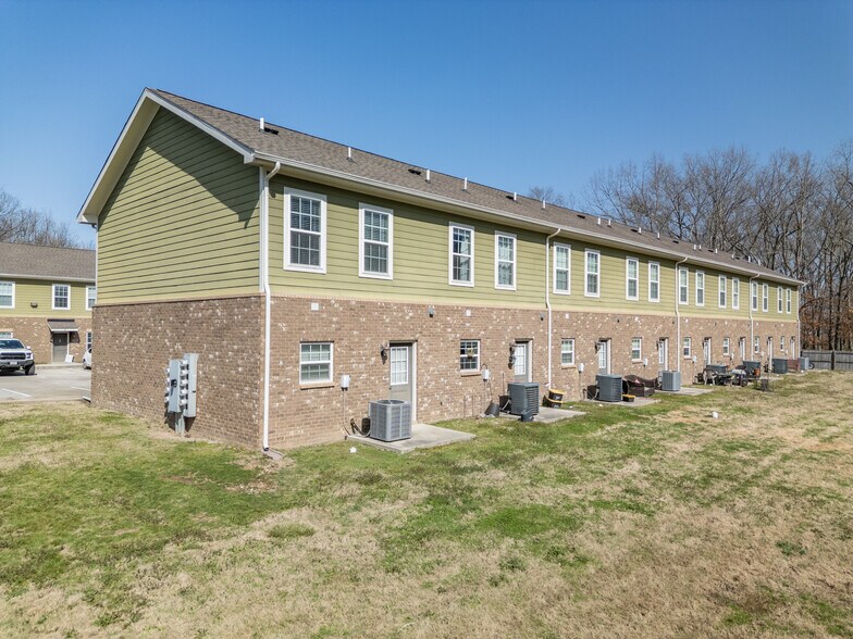 156 Silver St, Tullahoma, TN à vendre - Photo du bâtiment - Image 3 de 27
