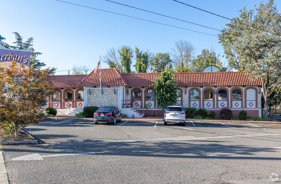 Front Street portefeuille de 2 propriétés à vendre sur LoopNet.ca - Photo principale - Image 1 de 2