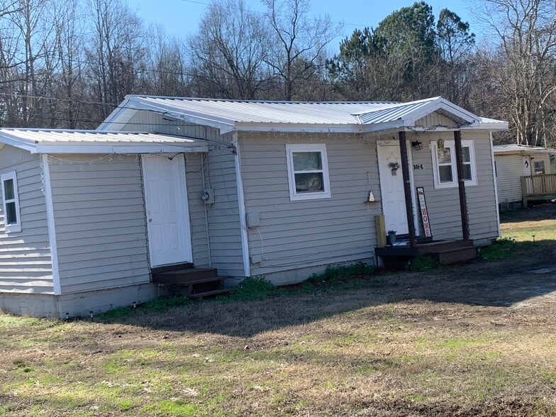 Sunset village portfolio of 2 properties for sale on LoopNet.ca - Building Photo - Image 2 of 36