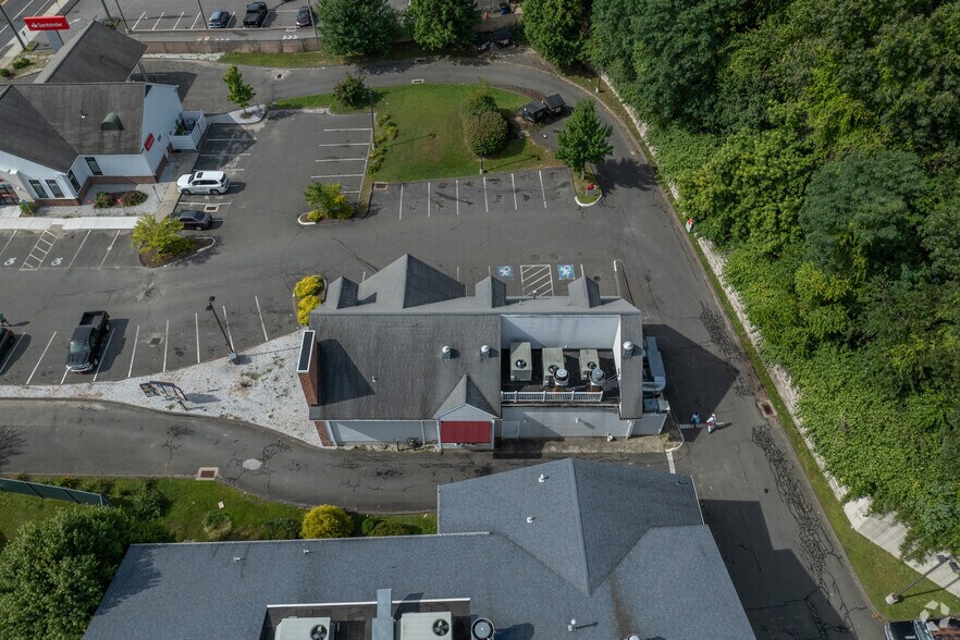 158 Manor Ave, Waterbury, CT à vendre - Photo du bâtiment - Image 2 de 5