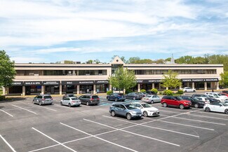 Plus de détails pour 900 Wheeler Rd, Hauppauge, NY - Commerce de détail à louer