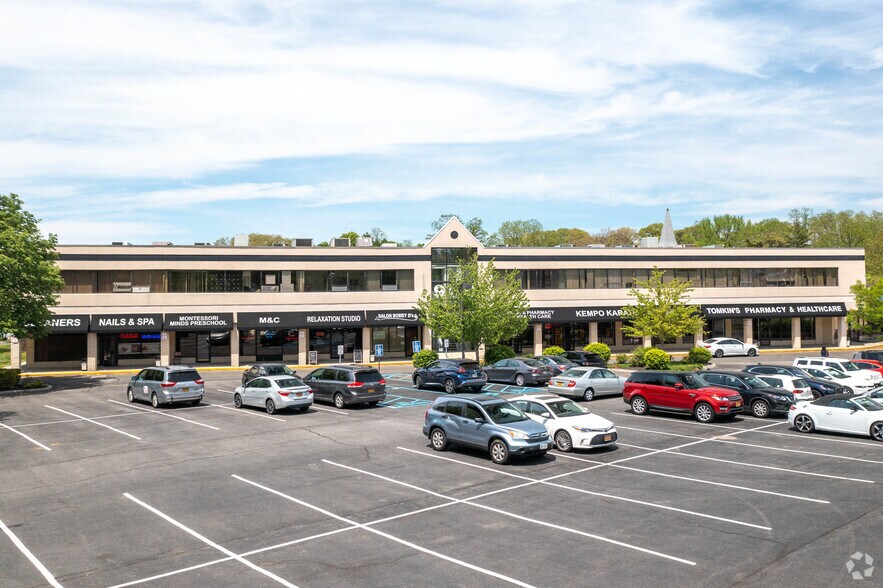 900 Wheeler Rd, Hauppauge, NY à louer - Photo du bâtiment - Image 1 de 3