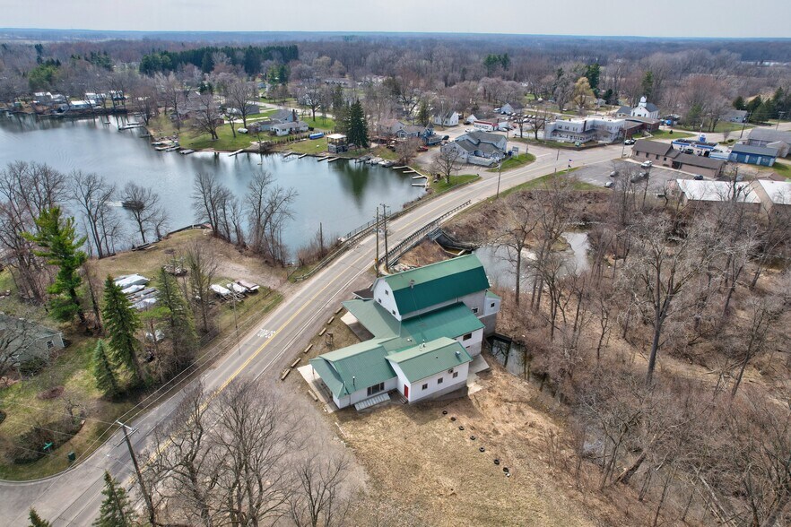 8572 Silver Lake Rd, Linden, MI à vendre - Photo du bâtiment - Image 3 de 35