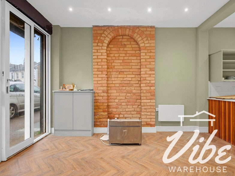 207 Whittington Rd, Londres à louer - Photo du bâtiment - Image 3 de 6