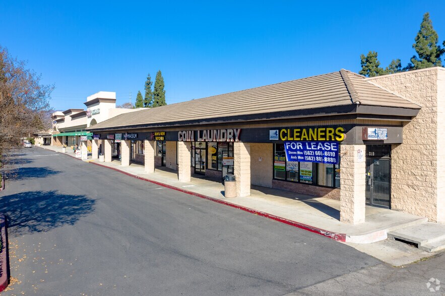 310-326 N Azusa Ave, Covina, CA à louer - Photo du bâtiment - Image 3 de 7