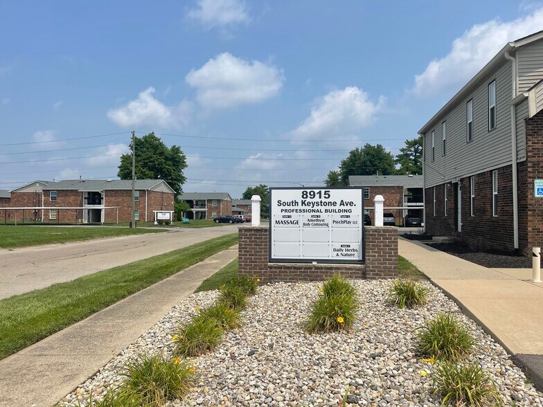8915 S Keystone Ave, Indianapolis, IN à louer - Photo du bâtiment - Image 2 de 9