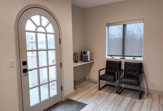 6212 S Pinnacle Pl, Sioux Falls, SD for lease Interior Photo- Image 2 of 16