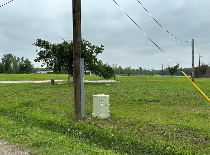 2004 Evergreen Rd, Westlake, LA for sale - Building Photo - Image 2 of 3