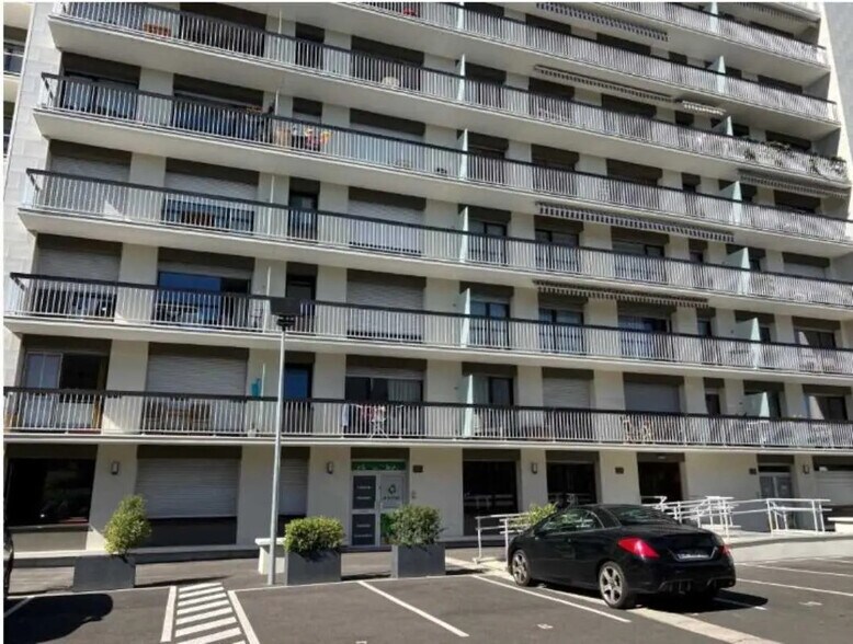 90 Avenue Albert 1er, Rueil-Malmaison à vendre - Photo du bâtiment - Image 2 de 10