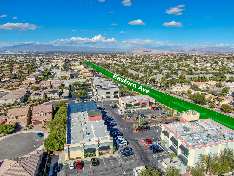 11251 S Eastern Ave, Henderson, NV à louer - Photo du bâtiment - Image 3 de 6