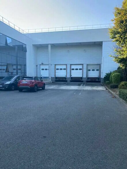 Office in Bussy-Saint-Georges for lease - Building Photo - Image 1 of 10