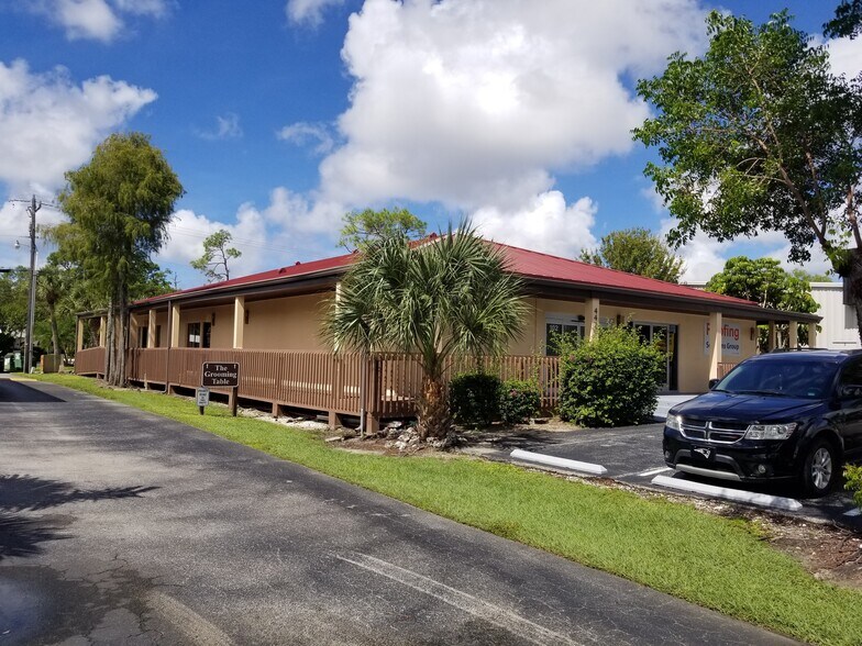 4420 Tamiami Trl E, Naples, FL à louer - Photo du bâtiment - Image 2 de 13