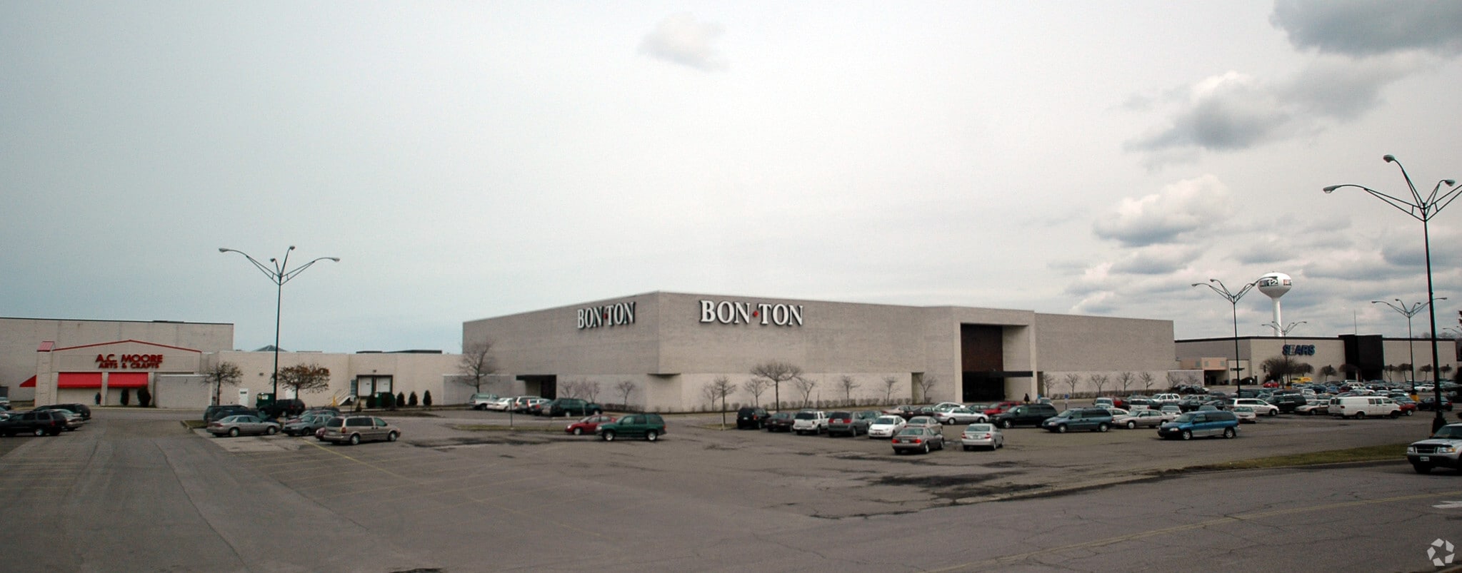 654 Millcreek Mall, Erie, PA for lease Primary Photo- Image 1 of 14