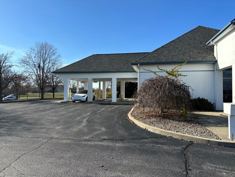 34 W Rampart St, Shelbyville, IN à vendre - Photo du bâtiment - Image 2 de 8