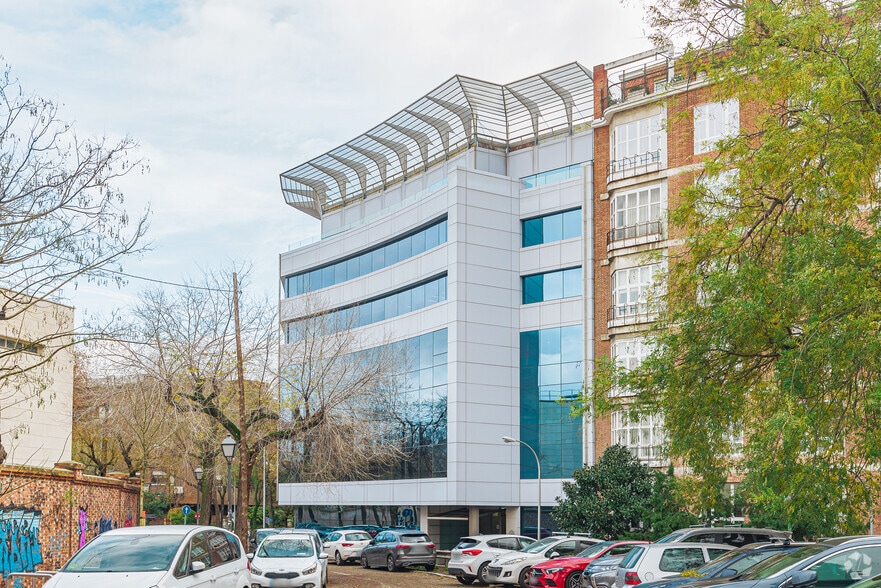 Calle de Pedro de Valdivia, 10, Madrid, Madrid for lease - Building Photo - Image 2 of 5