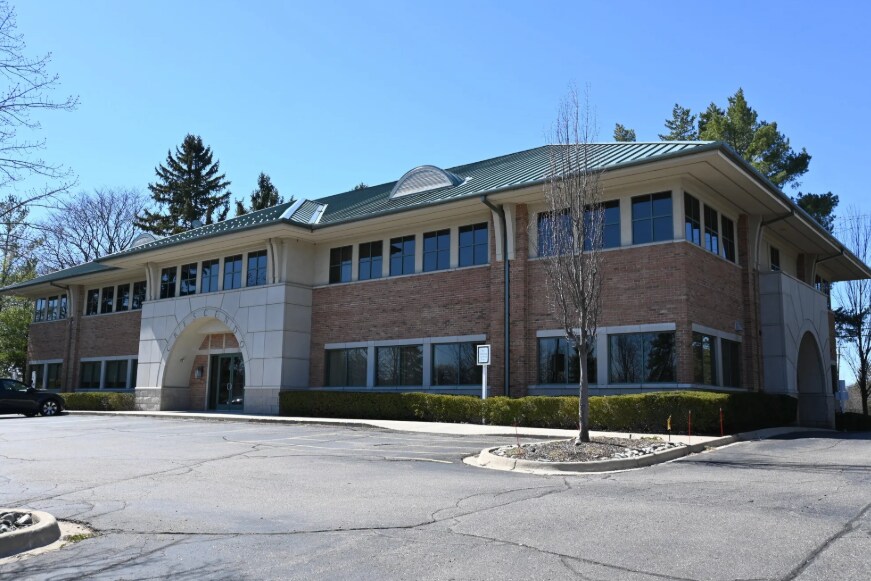 29800 Middlebelt Rd, Farmington Hills, MI à louer - Photo principale - Image 1 de 8