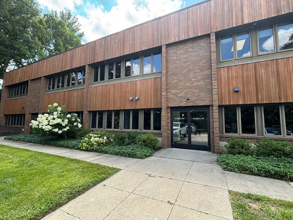 7177 Hickman Rd, Urbandale, IA 50322 - Unité 9 -  - Photo intérieure - Image 2 of 15