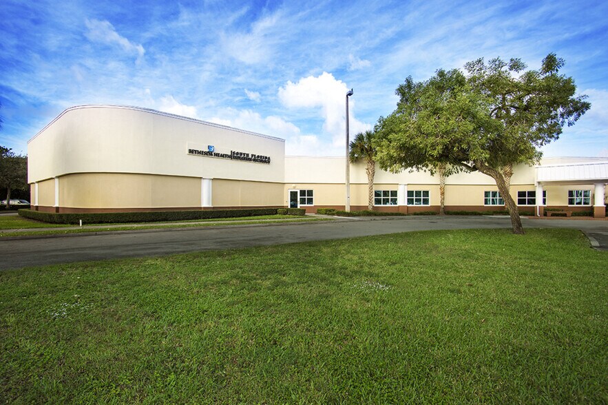 10301 Hagen Ranch Rd, Boynton Beach, FL à louer - Photo du bâtiment - Image 3 de 4
