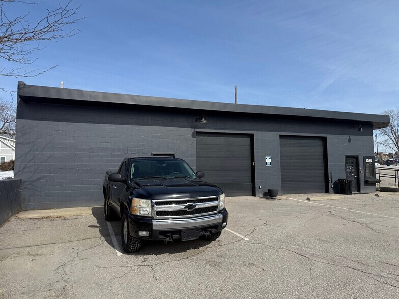 1024 E Market St, Indianapolis, IN à louer - Photo du bâtiment - Image 3 de 3