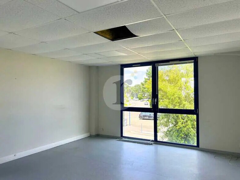 Flex dans VILLENEUVE-D'ASCQ à louer - Photo du bâtiment - Image 2 de 4