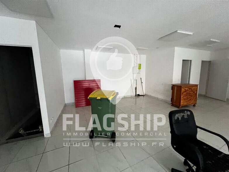 Commerce de détail dans Bagnolet à vendre - Photo du bâtiment - Image 2 de 7